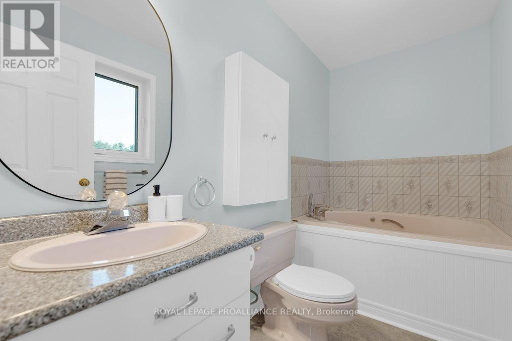 1018c Leisure Lane, North Frontenac, Ontario  K0H 1K0 - Photo 33 - X12026457