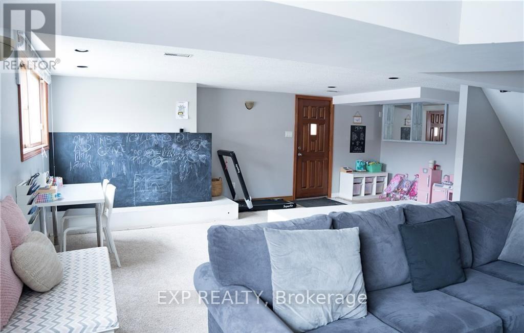 62 Owen Place, Hamilton (Greenford), Ontario  L8G 2H2 - Photo 21 - X12387073