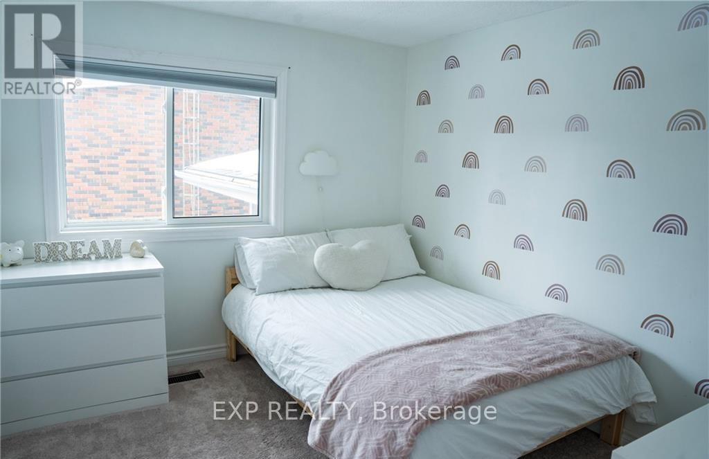 62 Owen Place, Hamilton (Greenford), Ontario  L8G 2H2 - Photo 16 - X12387073