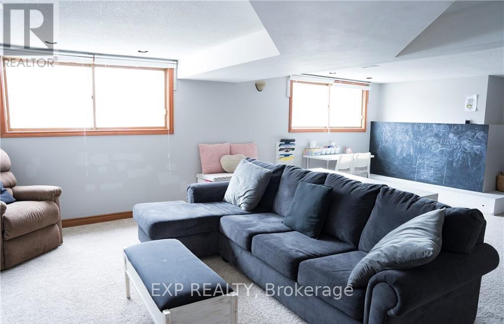 62 Owen Place, Hamilton (Greenford), Ontario  L8G 2H2 - Photo 20 - X12387073