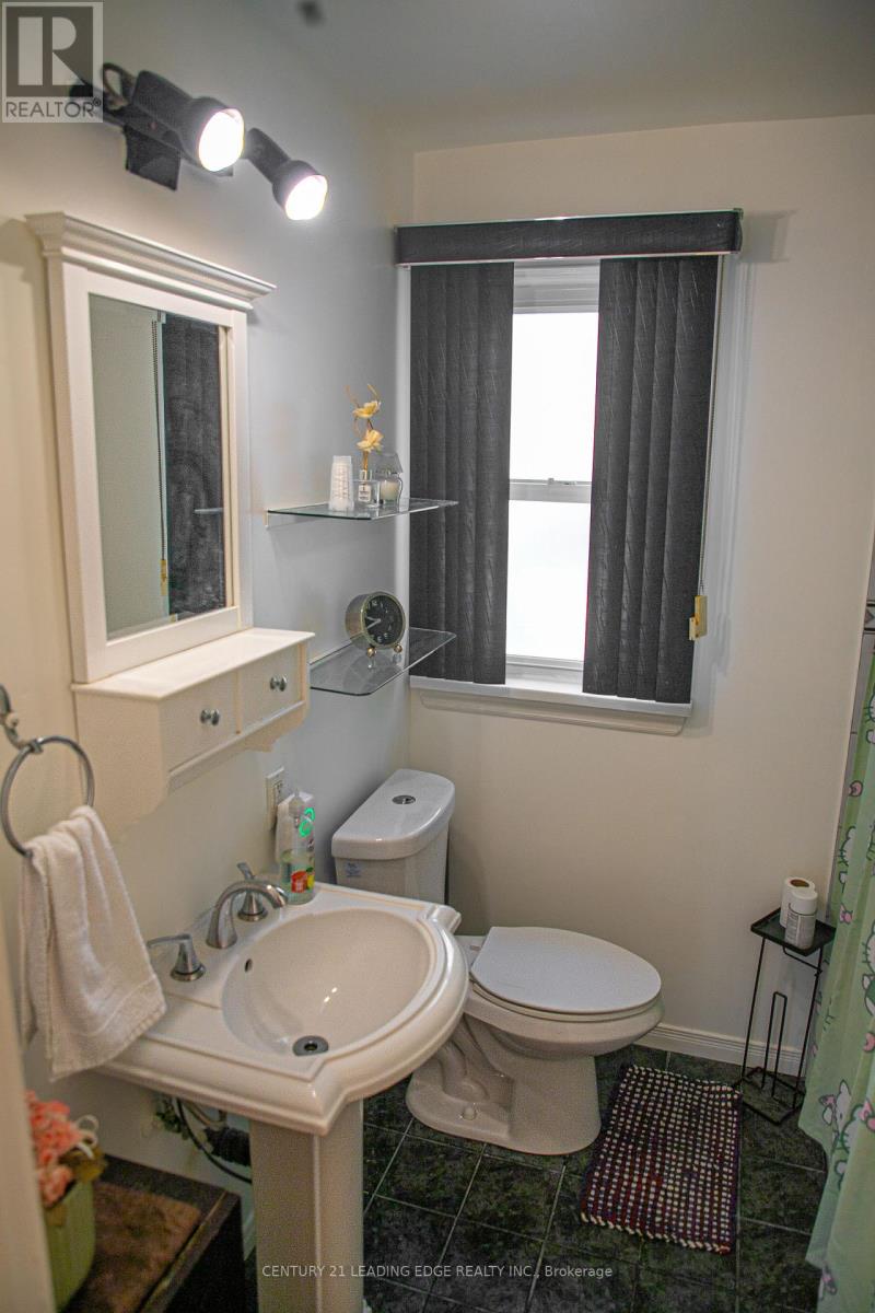 10 Yvonne Avenue, Toronto, Ontario  M3L 1C7 - Photo 14 - W12399917