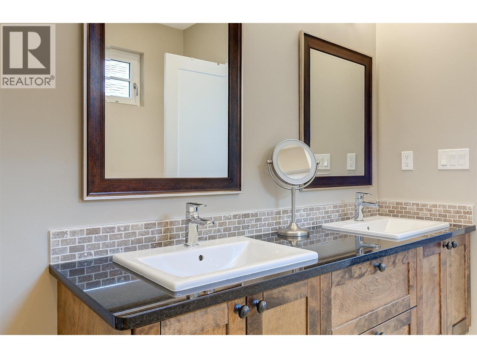 6172 Seymoure Avenue, Peachland, British Columbia  V0H 1X4 - Photo 36 - 10362589