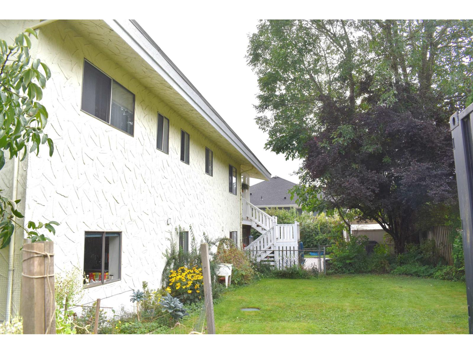 8187 Coleman Street, Mission, British Columbia  V2V 6R6 - Photo 2 - R3047897