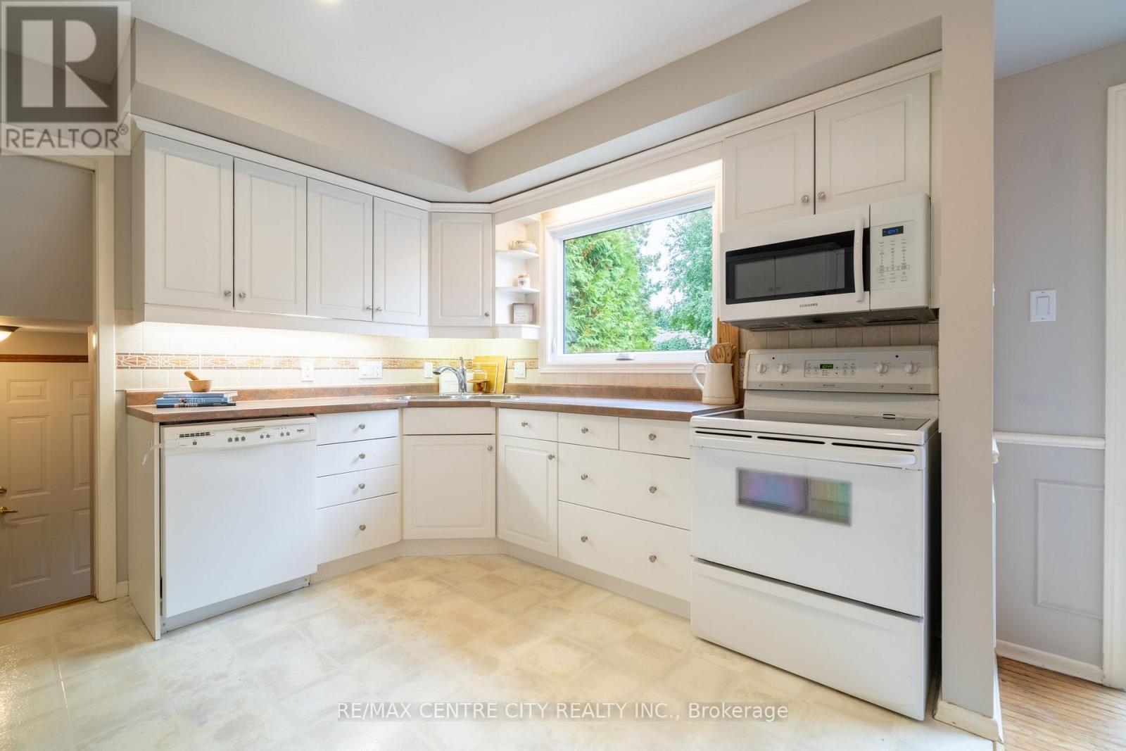 1431 Stoneybrook Crescent, London North, Ontario  N5X 1C3 - Photo 12 - X12404852