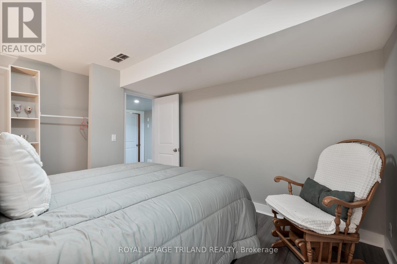 681 Bennett Crescent, Strathroy-Caradoc (Mount Brydges), Ontario  N0L 1W0 - Photo 22 - X12404928