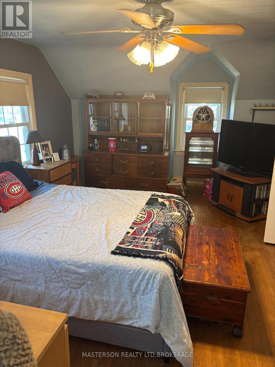 12 Chestnut Street E, St. Catharines, Ontario  L2T 1G5 - Photo 25 - X12404600