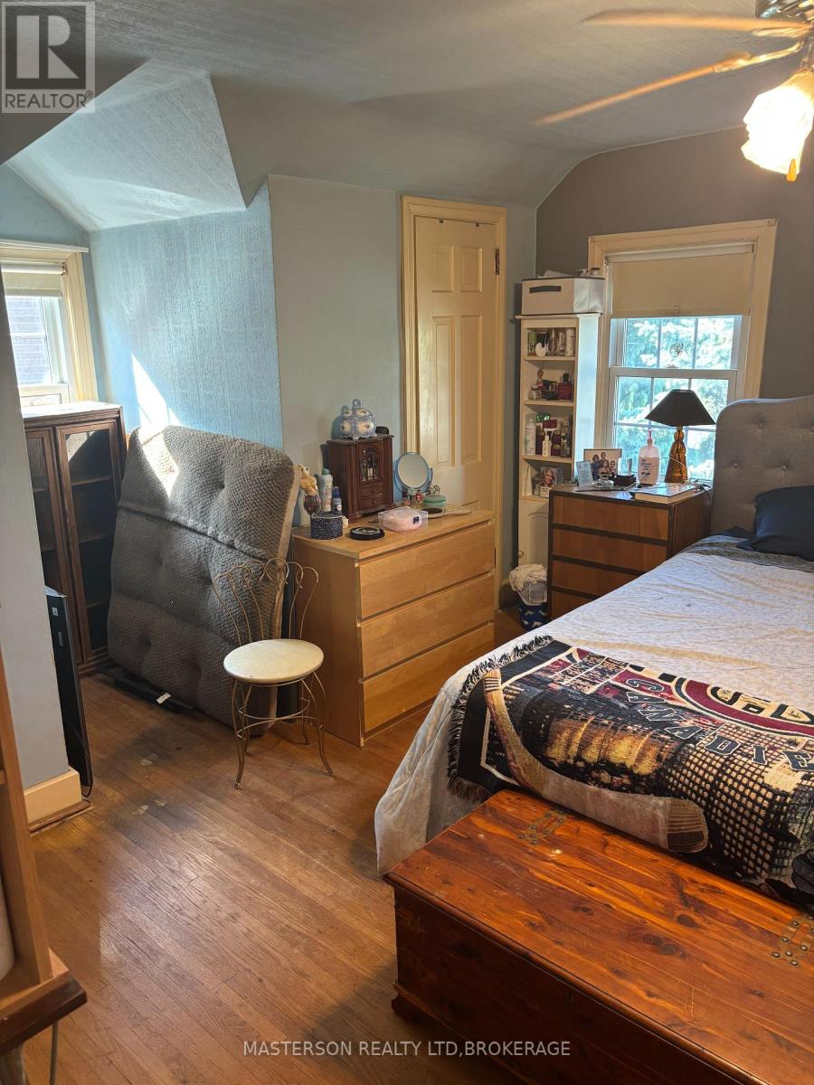 12 Chestnut Street E, St. Catharines, Ontario  L2T 1G5 - Photo 24 - X12404600