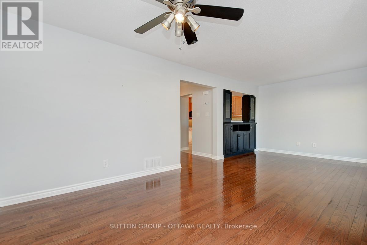 104 Par-La-Ville Circle, Ottawa, Ontario  K2S 0L7 - Photo 11 - X12404914