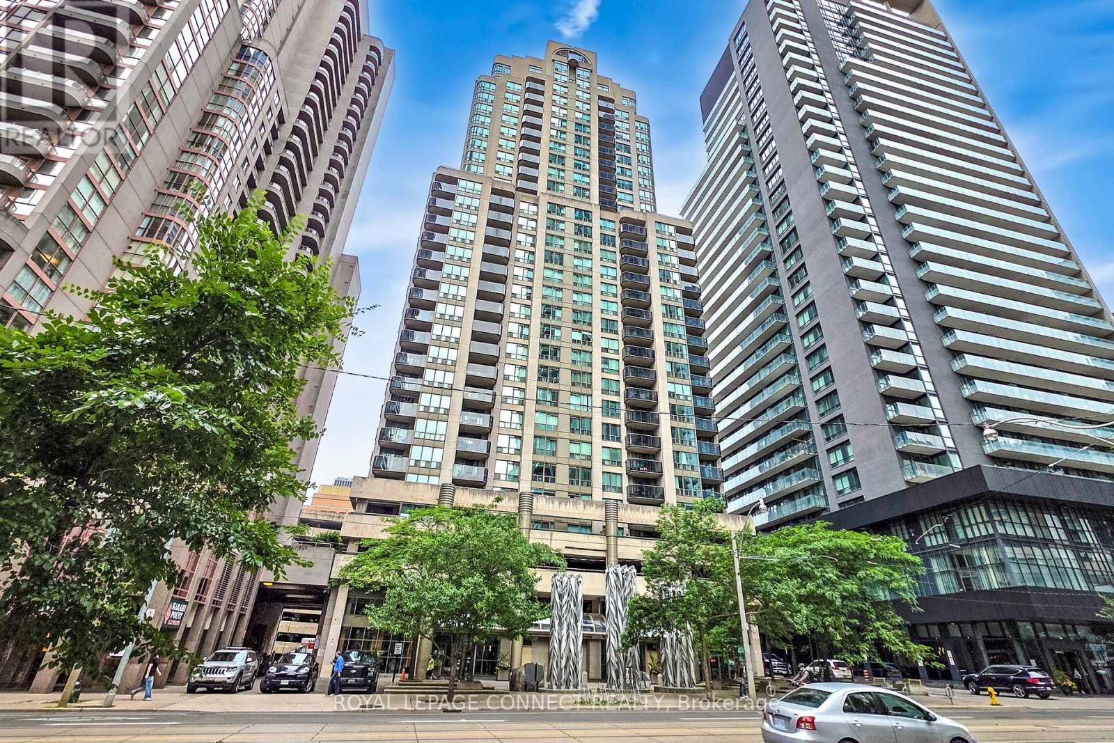 605 - 750 BAY STREET, Toronto, Ontario