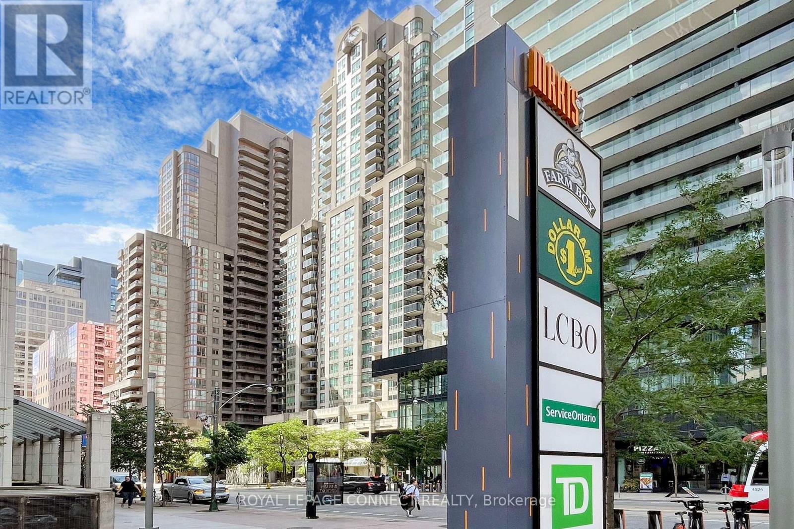 605 - 750 Bay Street, Toronto, Ontario  M5G 1N6 - Photo 2 - C12404735