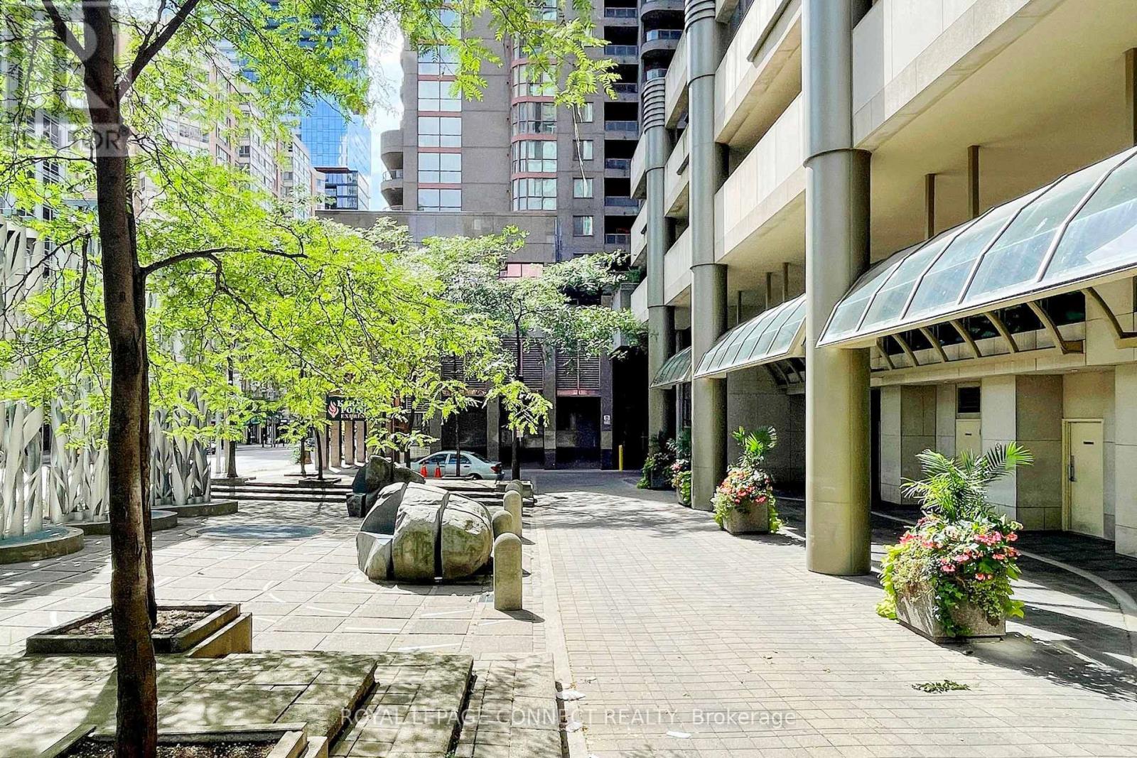 605 - 750 Bay Street, Toronto, Ontario  M5G 1N6 - Photo 4 - C12404735