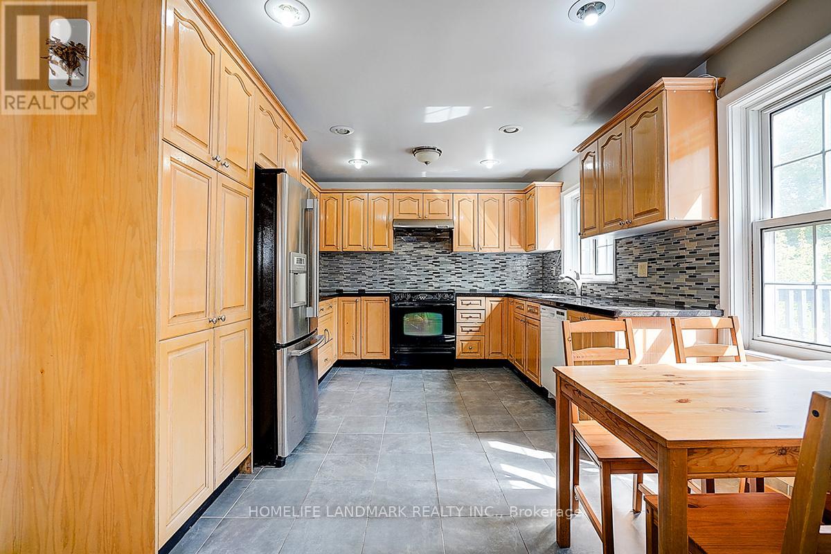 19 Stubbs Drive, Toronto (St. Andrew-Windfields), Ontario  M2L 2R2 - Photo 17 - C12404761