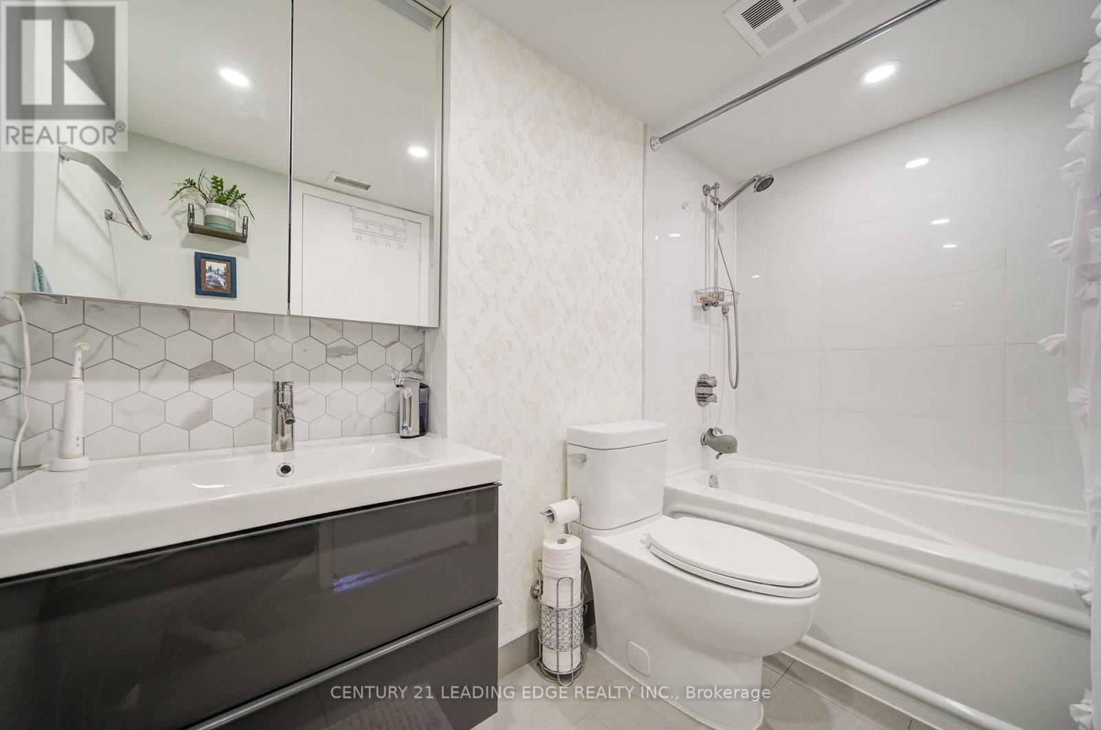 Th302 - 39 Shank Street, Toronto, Ontario  M6J 3X3 - Photo 26 - C12404804
