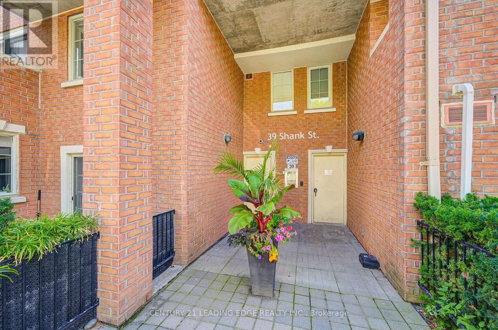 Th302 - 39 Shank Street, Toronto, Ontario  M6J 3X3 - Photo 32 - C12404804