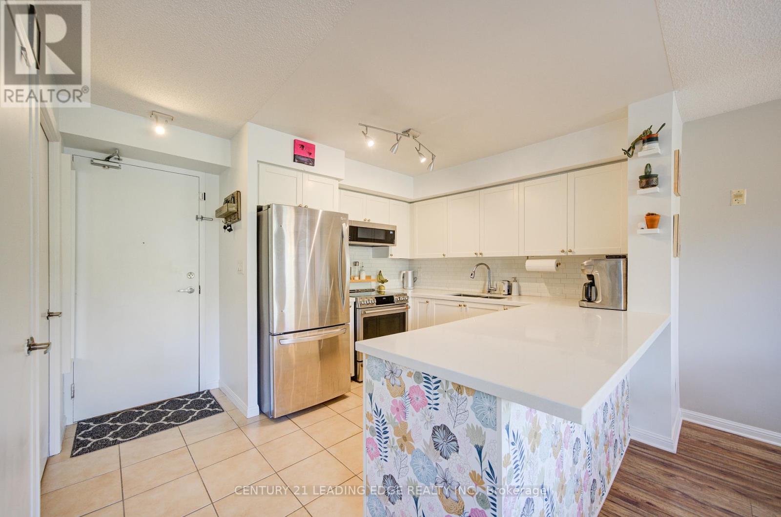 Th302 - 39 Shank Street, Toronto, Ontario  M6J 3X3 - Photo 4 - C12404804