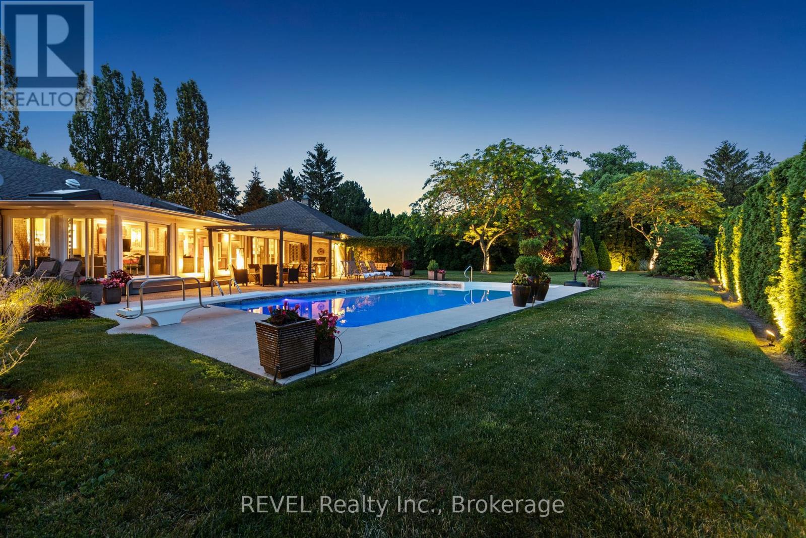 39 Hunter Road, Niagara-On-The-Lake, Ontario  L0S 1J0 - Photo 1 - X12404849