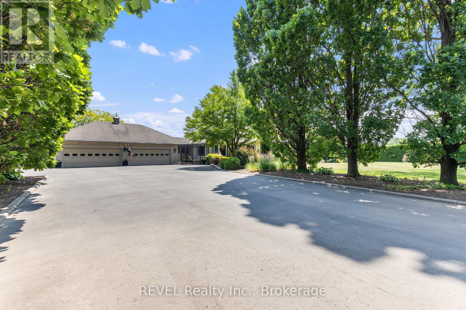 39 Hunter Road, Niagara-On-The-Lake, Ontario  L0S 1J0 - Photo 14 - X12404849