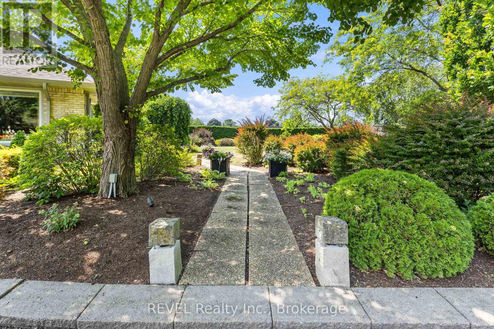 39 Hunter Road, Niagara-On-The-Lake, Ontario  L0S 1J0 - Photo 15 - X12404849