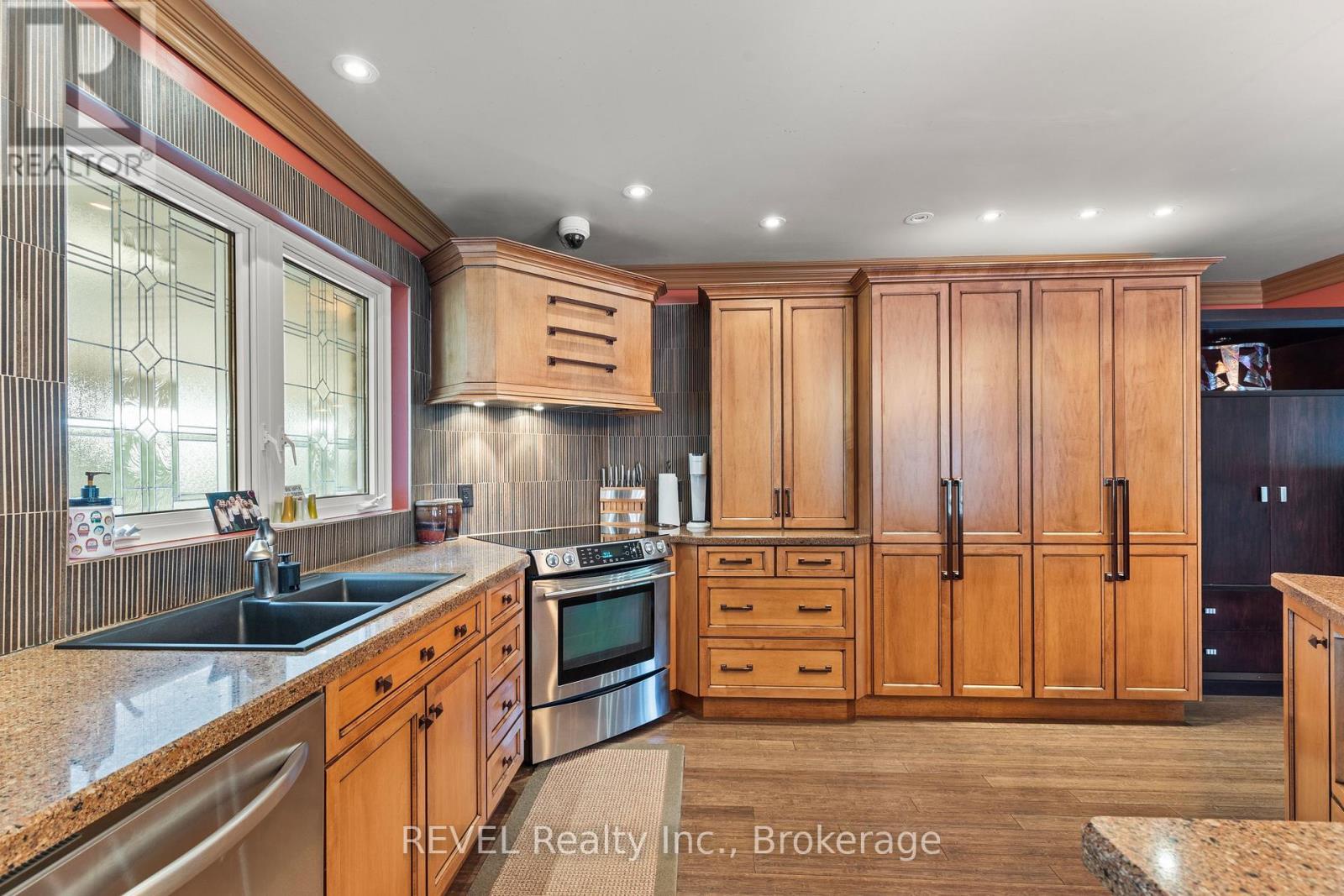 39 Hunter Road, Niagara-On-The-Lake, Ontario  L0S 1J0 - Photo 21 - X12404849