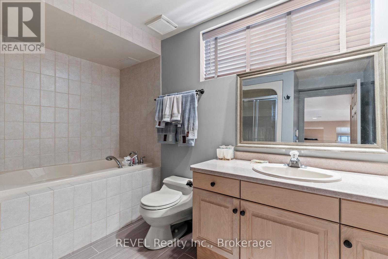 39 Hunter Road, Niagara-On-The-Lake, Ontario  L0S 1J0 - Photo 35 - X12404849