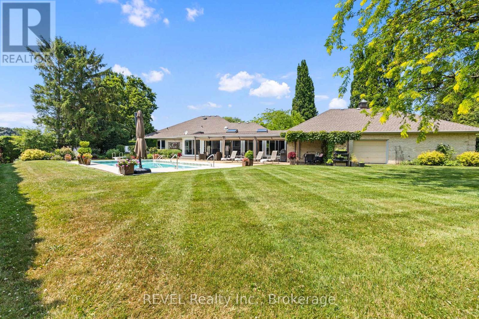 39 Hunter Road, Niagara-On-The-Lake, Ontario  L0S 1J0 - Photo 40 - X12404849