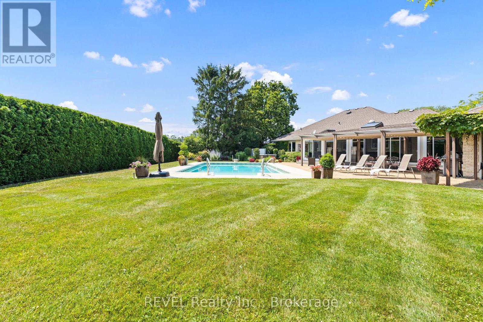 39 Hunter Road, Niagara-On-The-Lake, Ontario  L0S 1J0 - Photo 41 - X12404849