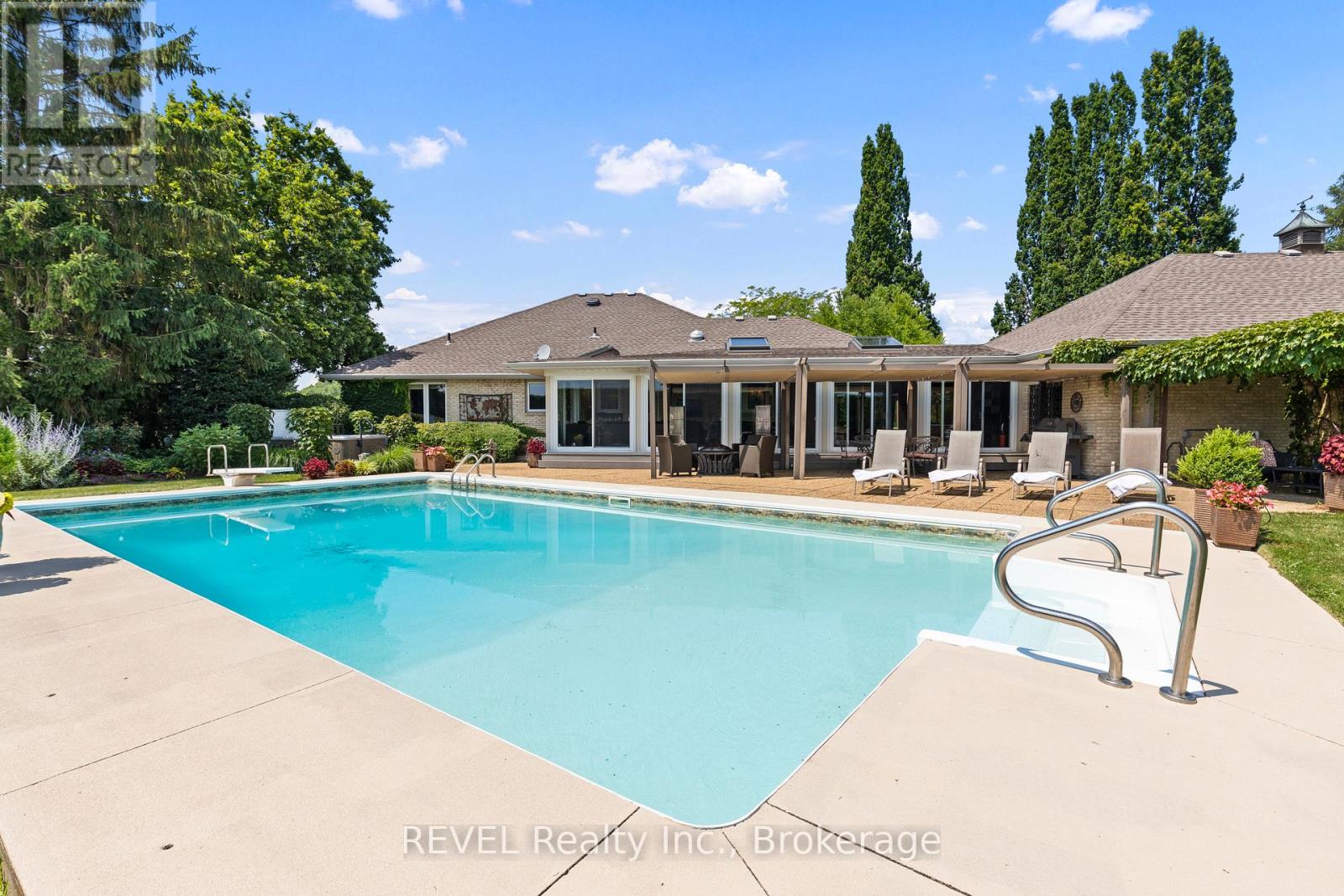 39 Hunter Road, Niagara-On-The-Lake, Ontario  L0S 1J0 - Photo 42 - X12404849