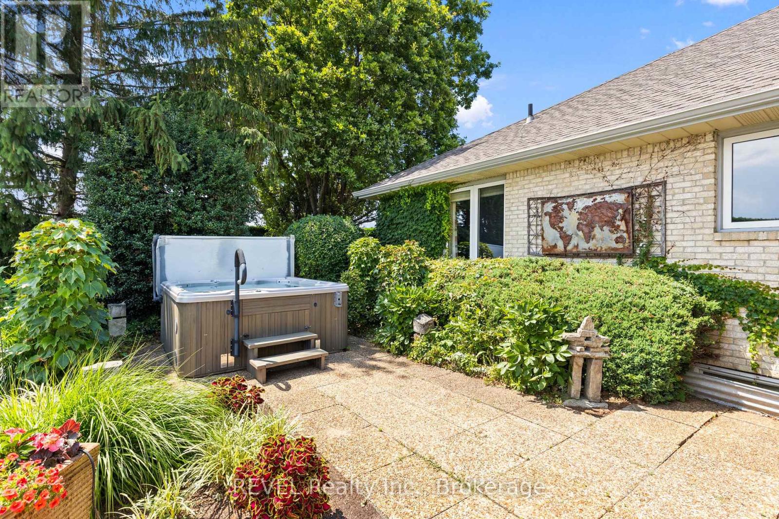 39 Hunter Road, Niagara-On-The-Lake, Ontario  L0S 1J0 - Photo 44 - X12404849