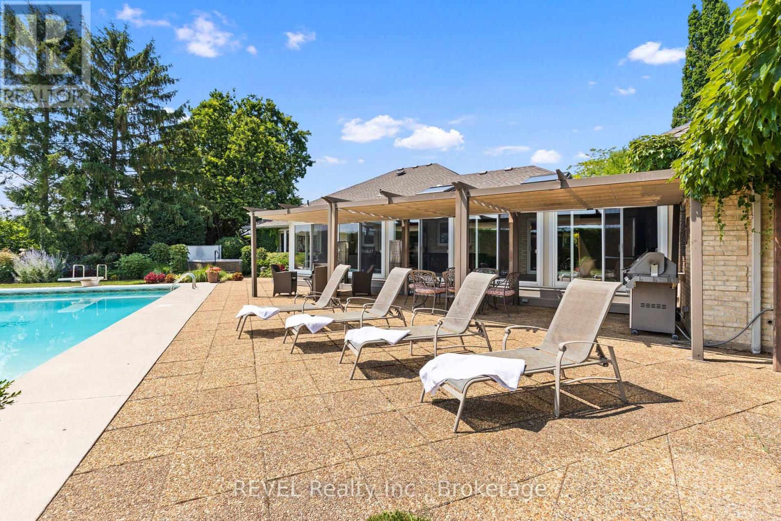 39 Hunter Road, Niagara-On-The-Lake, Ontario  L0S 1J0 - Photo 45 - X12404849
