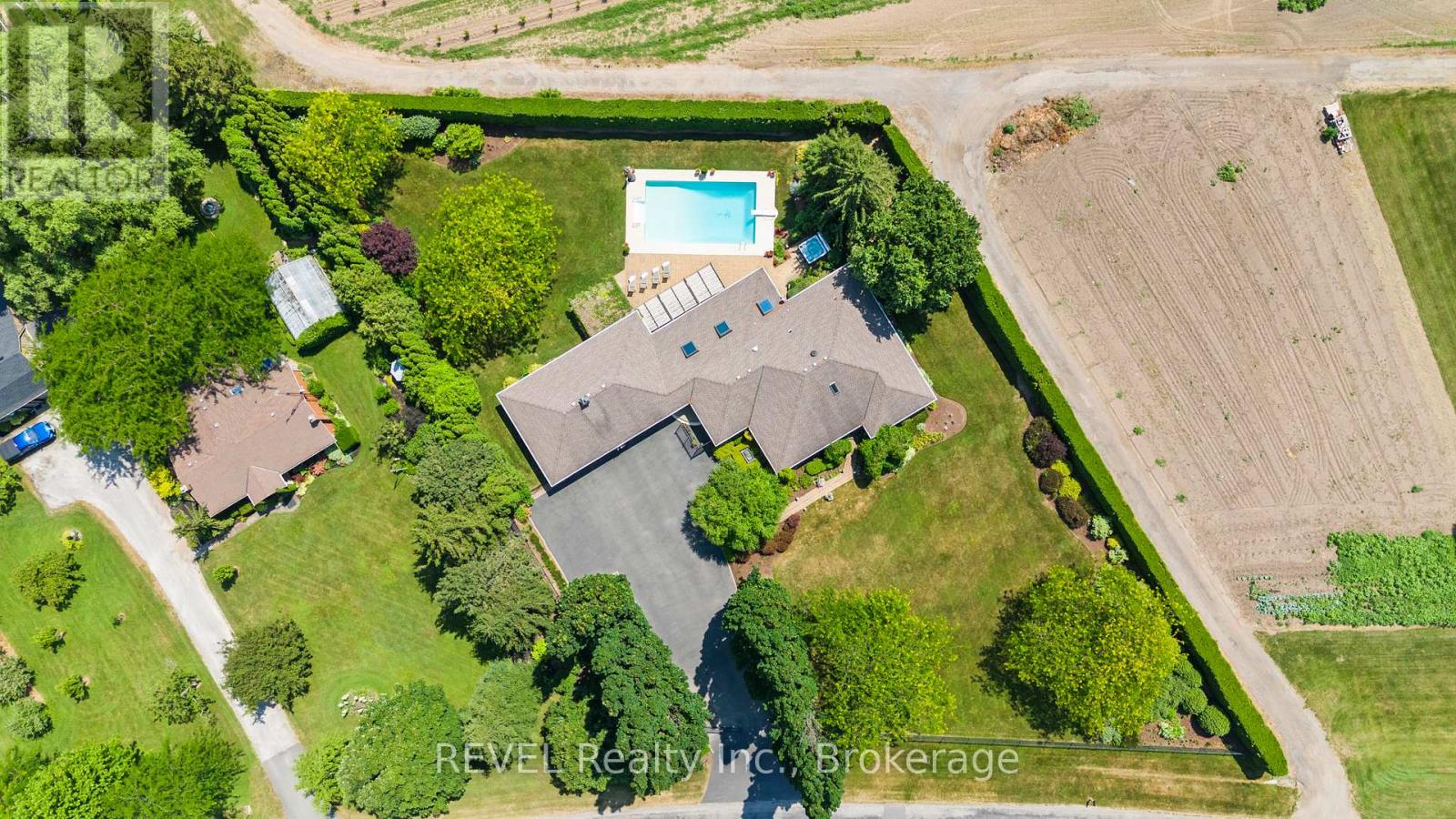 39 Hunter Road, Niagara-On-The-Lake, Ontario  L0S 1J0 - Photo 46 - X12404849