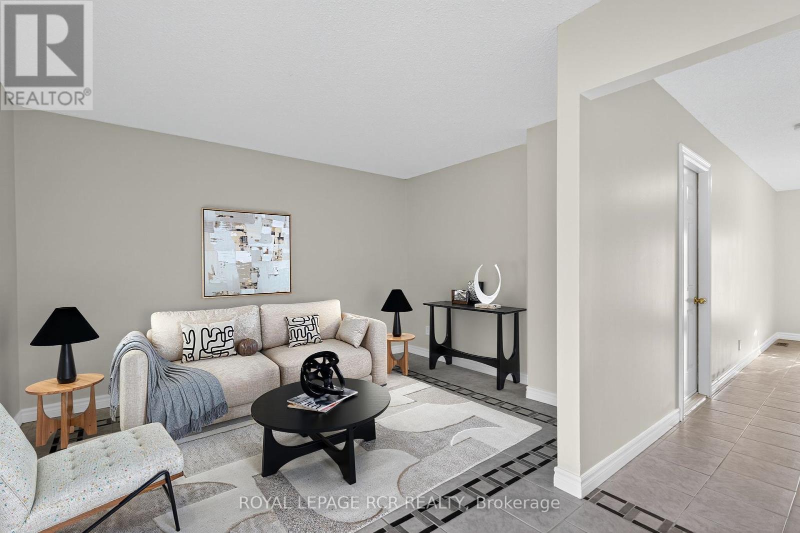 64 Bradley Court, New Tecumseth (Tottenham), Ontario  L0G 1W0 - Photo 4 - N12403109