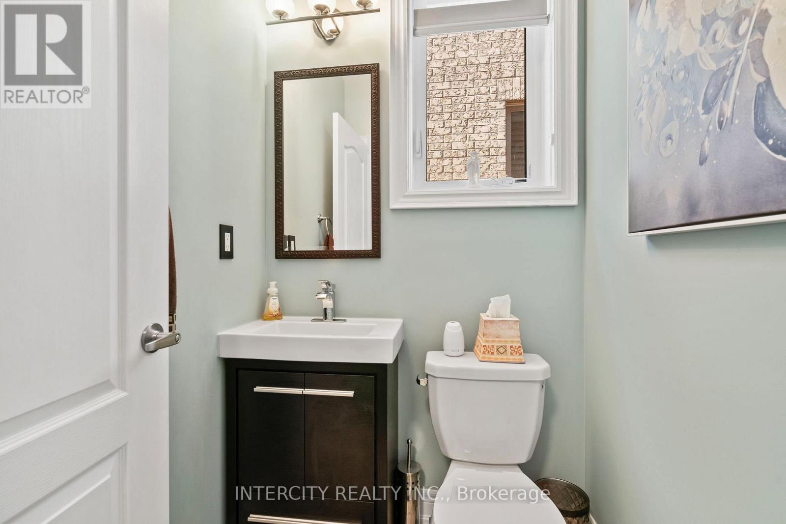 5 Wilke Trail, Bradford West Gwillimbury, Ontario  L3Z 0S8 - Photo 6 - N12404773