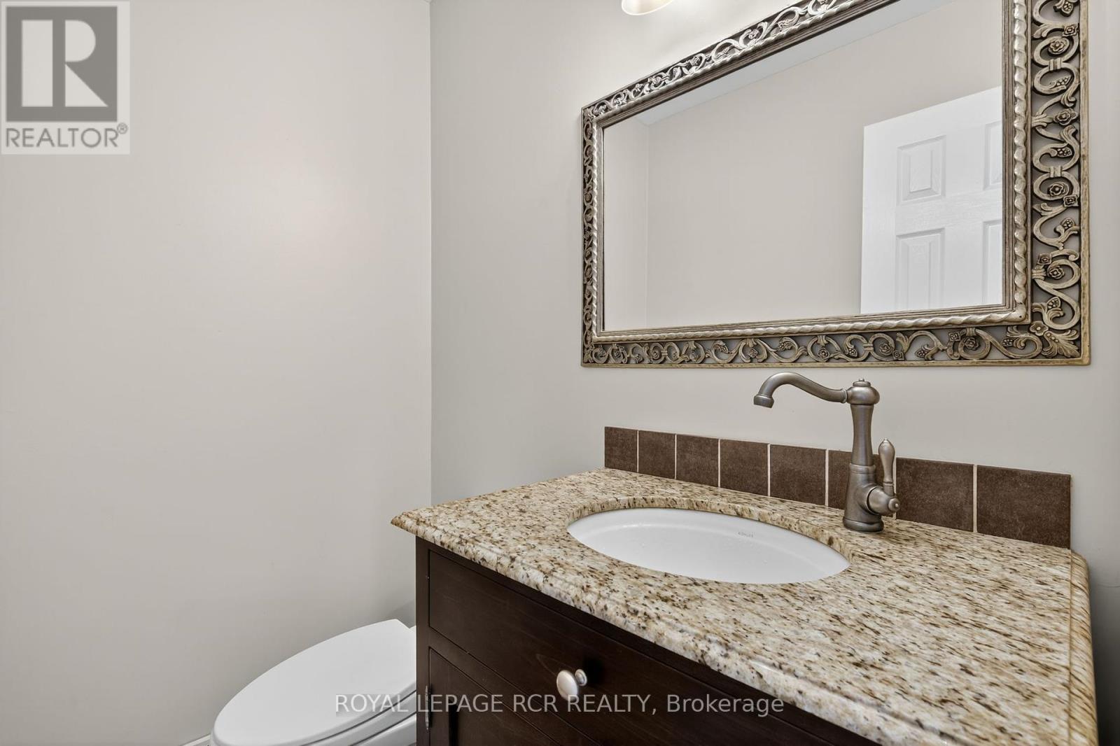 64 Bradley Court, New Tecumseth (Tottenham), Ontario  L0G 1W0 - Photo 7 - N12403109