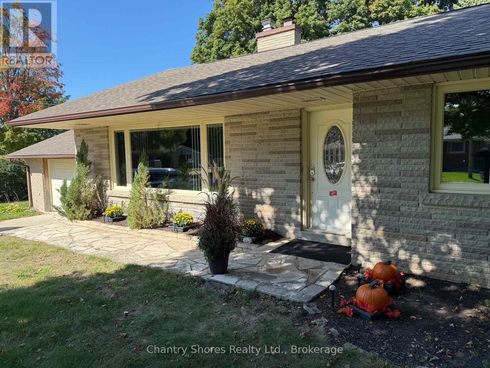 647 Eugenie Street E, Saugeen Shores, Ontario  N0H 2C4 - Photo 3 - X12149268