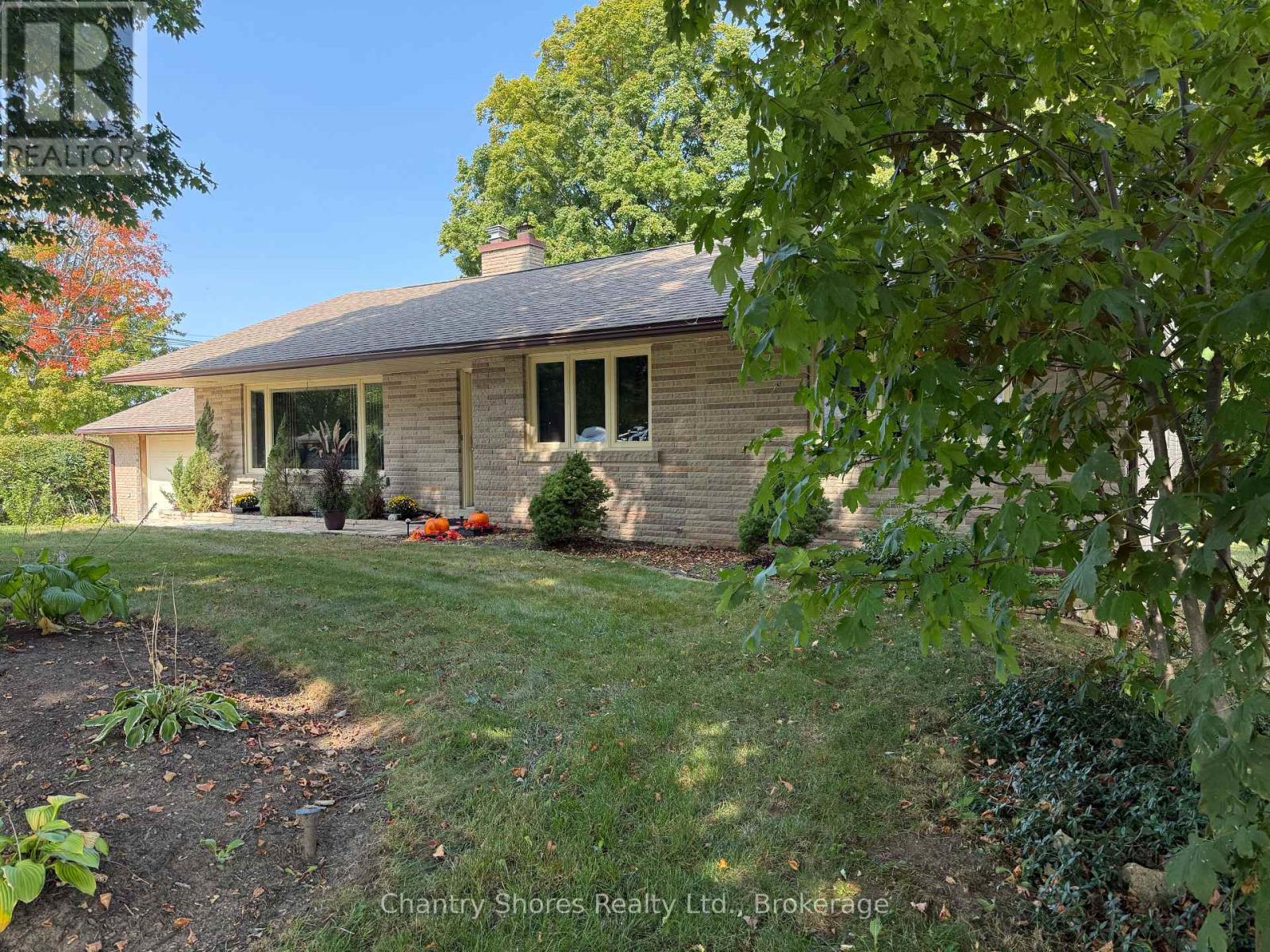 647 Eugenie Street E, Saugeen Shores, Ontario  N0H 2C4 - Photo 5 - X12149268