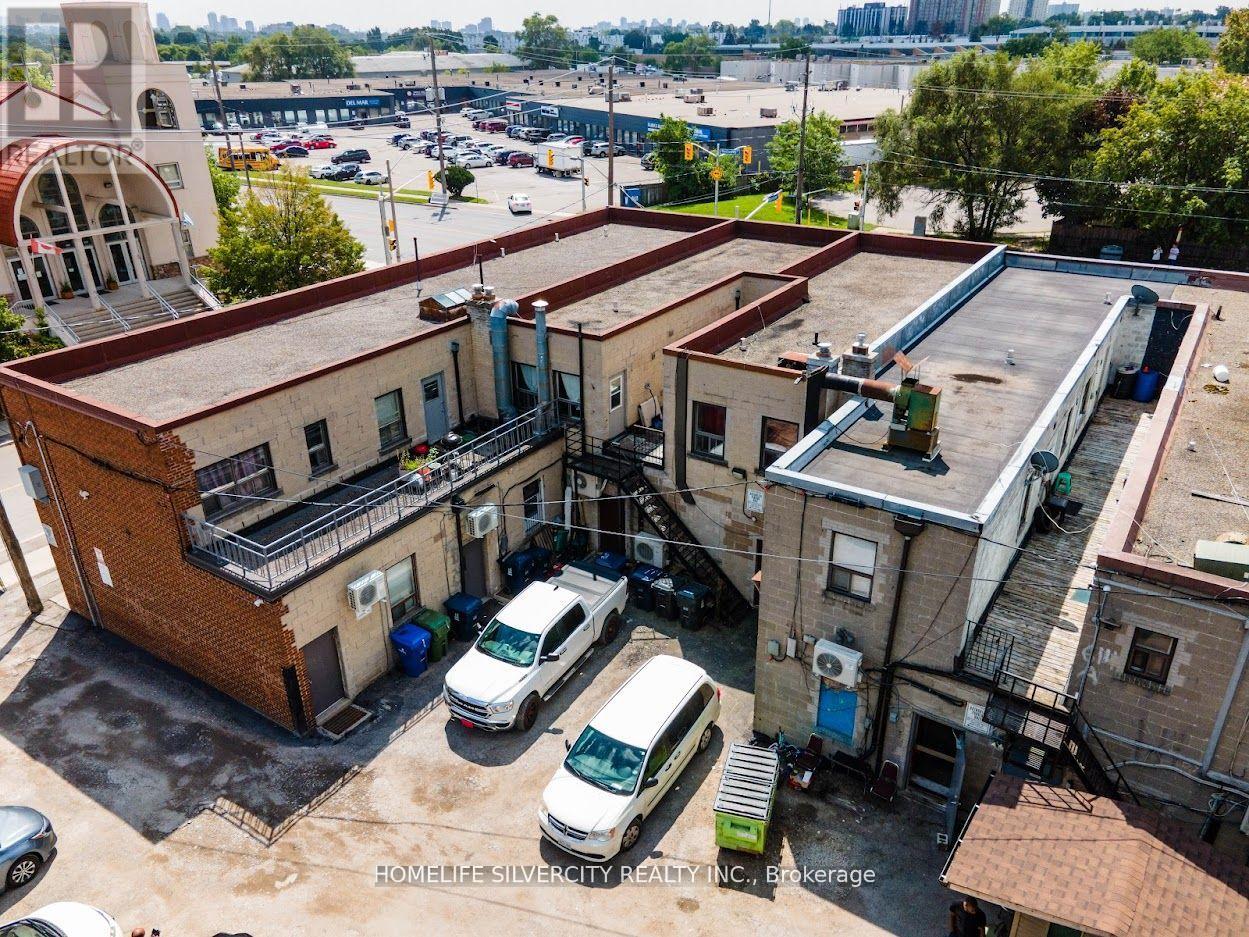 4 Brookhaven Drive, Toronto (Brookhaven-Amesbury), Ontario  M6M 4N7 - Photo 16 - W12404742