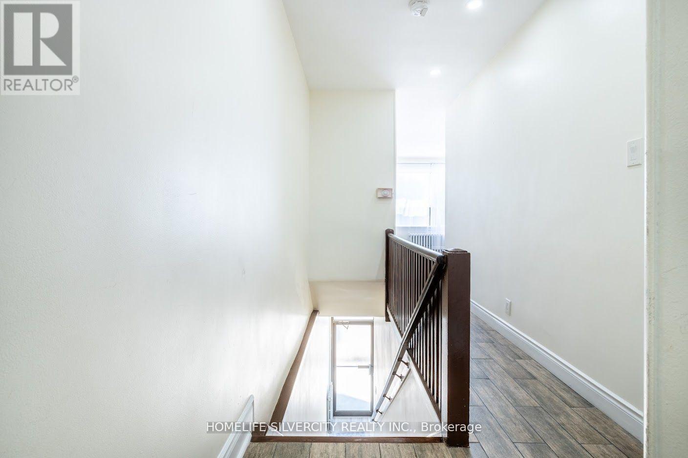 4 Brookhaven Drive, Toronto (Brookhaven-Amesbury), Ontario  M6M 4N7 - Photo 23 - W12404742