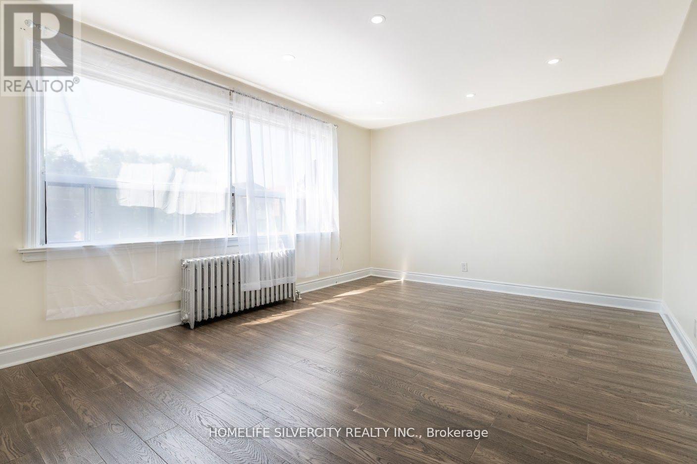 4 Brookhaven Drive, Toronto (Brookhaven-Amesbury), Ontario  M6M 4N7 - Photo 24 - W12404742