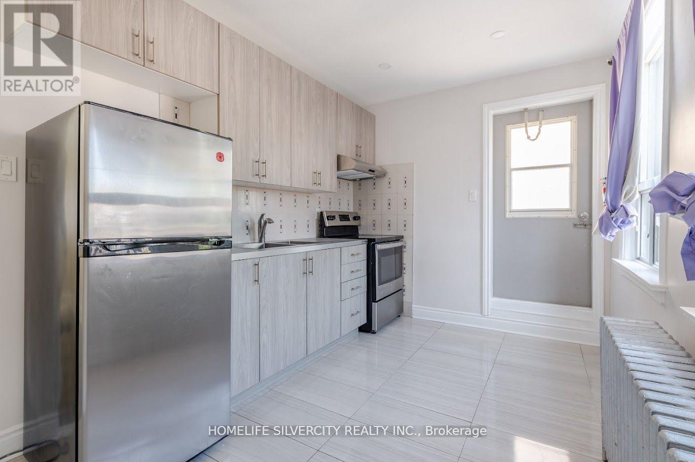 4 Brookhaven Drive, Toronto (Brookhaven-Amesbury), Ontario  M6M 4N7 - Photo 27 - W12404742