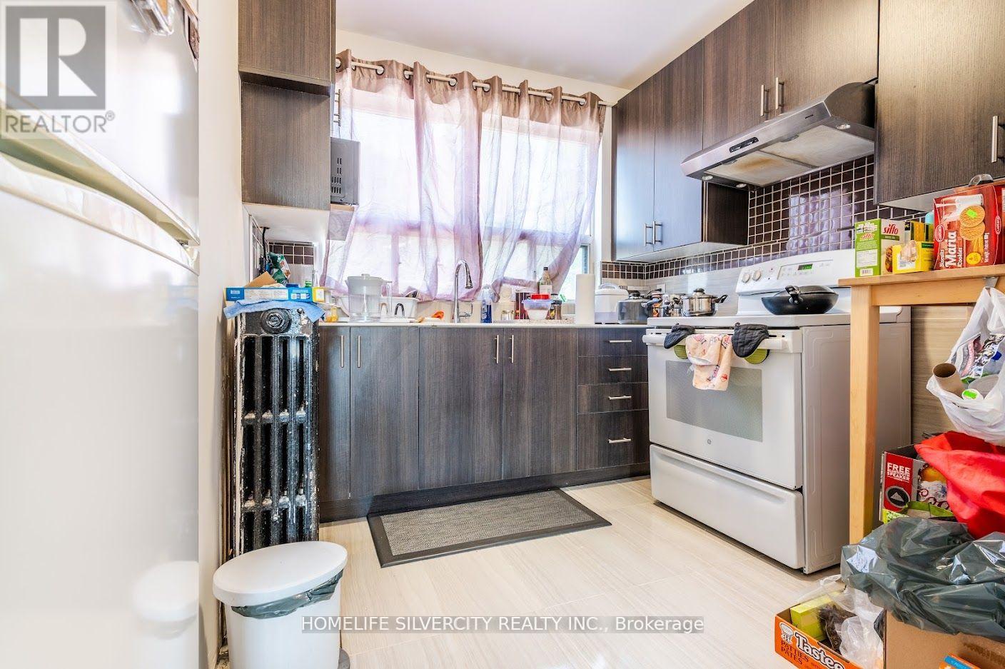 4 Brookhaven Drive, Toronto (Brookhaven-Amesbury), Ontario  M6M 4N7 - Photo 33 - W12404742