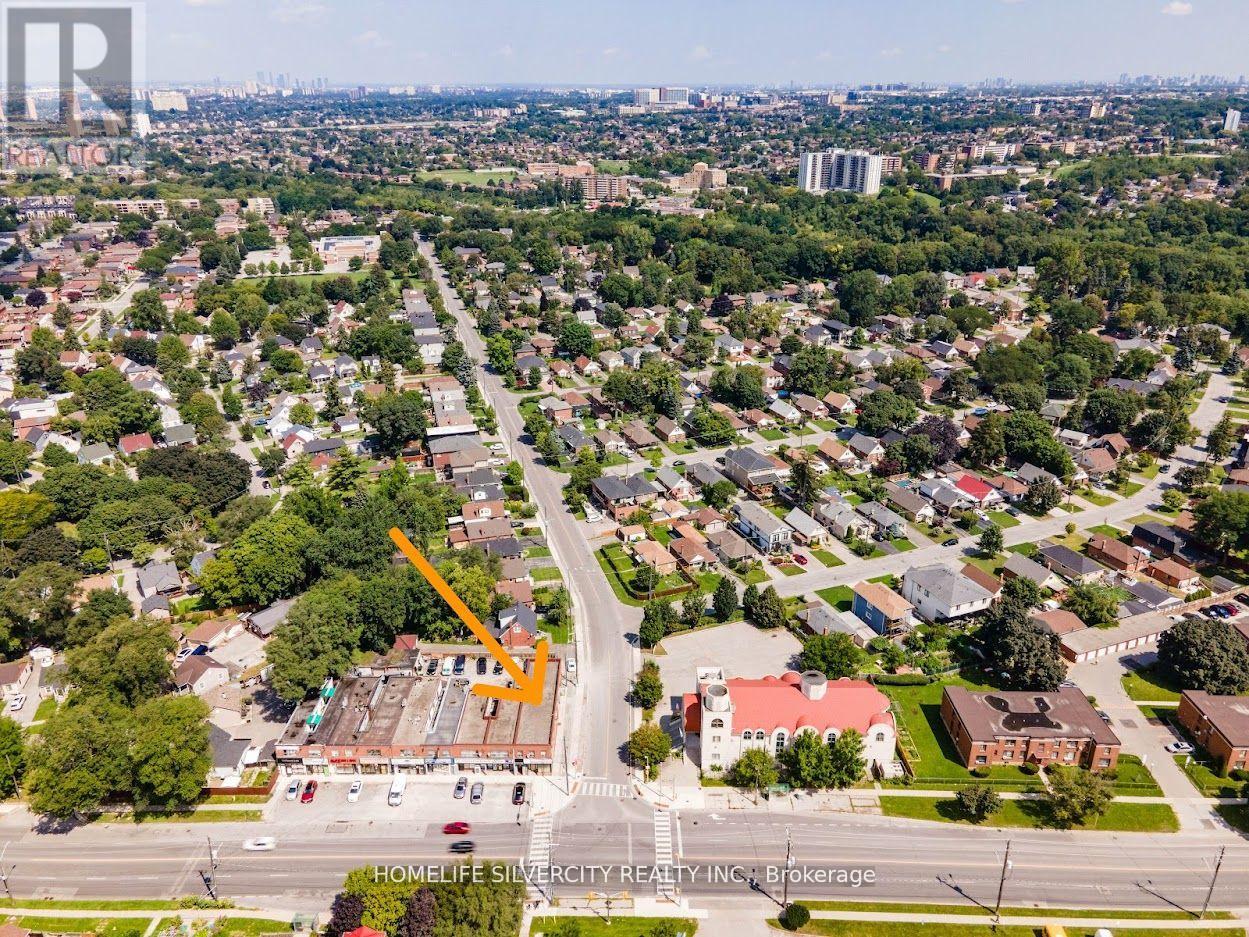 4 Brookhaven Drive, Toronto (Brookhaven-Amesbury), Ontario  M6M 4N7 - Photo 4 - W12404742
