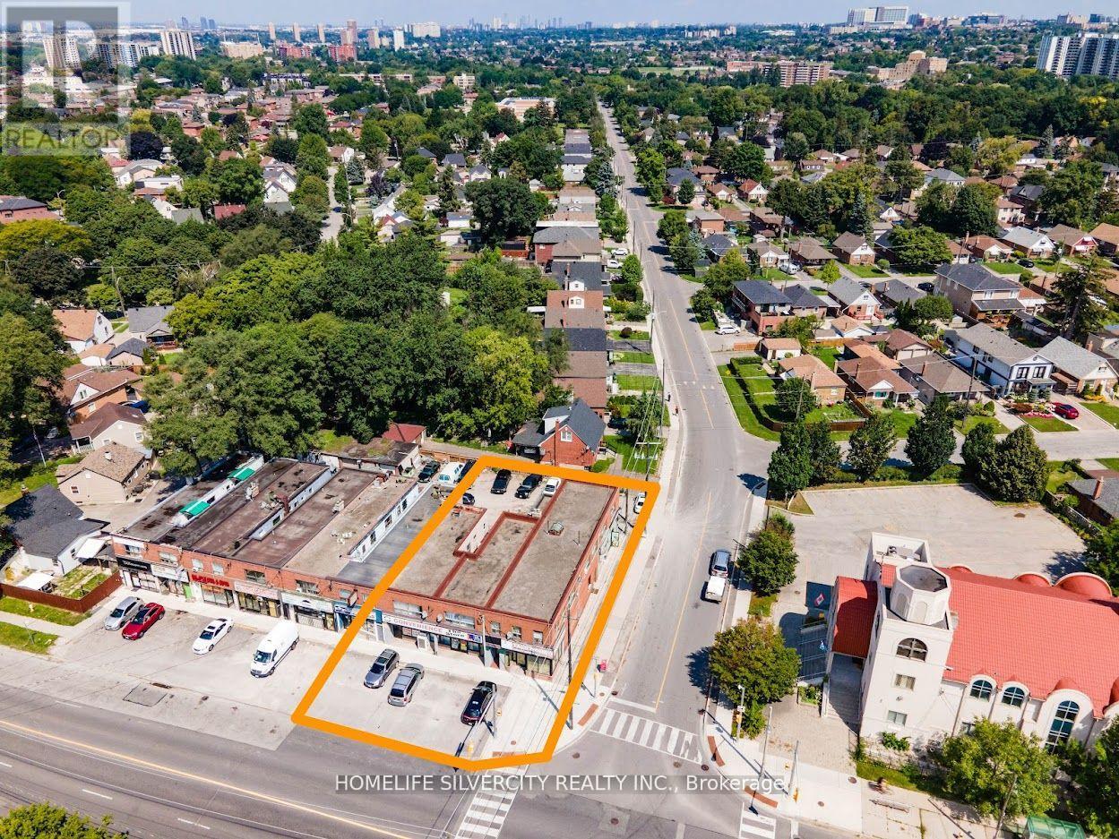 4 Brookhaven Drive, Toronto (Brookhaven-Amesbury), Ontario  M6M 4N7 - Photo 6 - W12404742