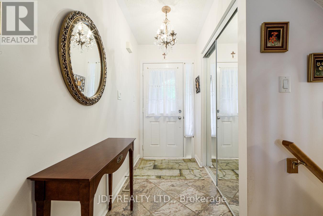 3178 Stornoway Circle, Oakville, Ontario  L6M 5H7 - Photo 4 - W12404763