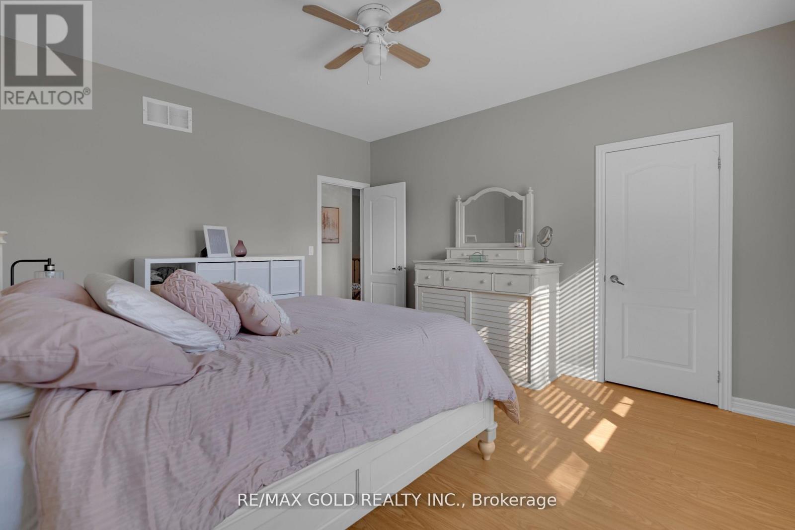 12572 Heritage Road, Caledon, Ontario  L7C 1T3 - Photo 16 - W12404784