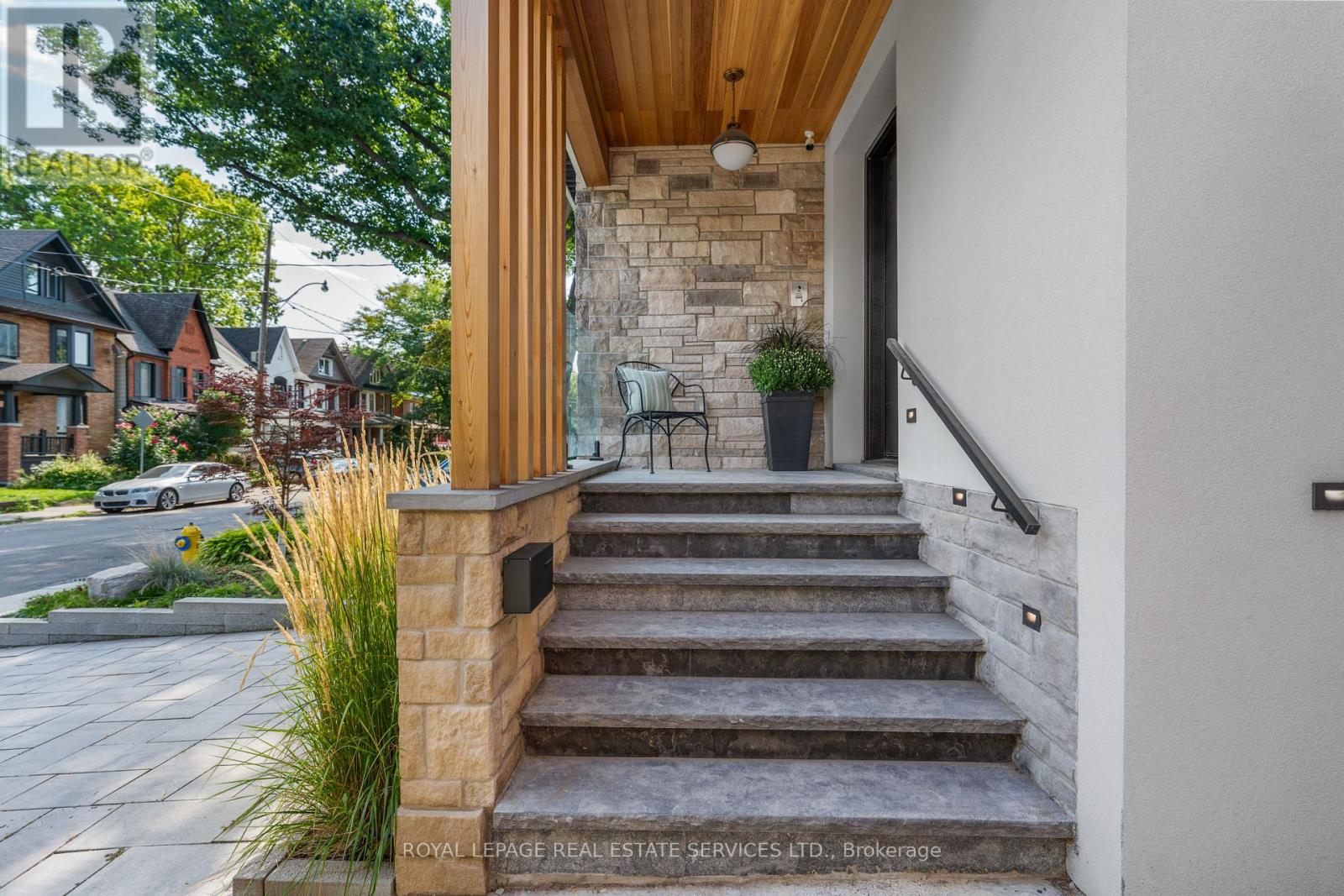 Property at 442 QUEBEC AVENUE image 4
