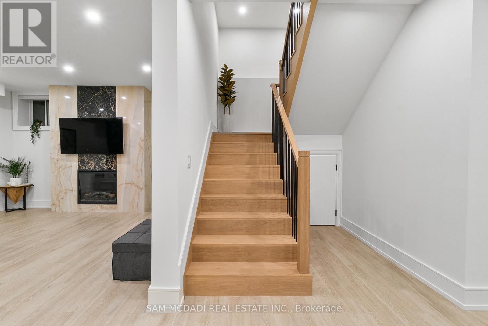 1509 Pembroke Drive, Oakville (Cp College Park), Ontario  L6H 1V6 - Photo 36 - W12404802