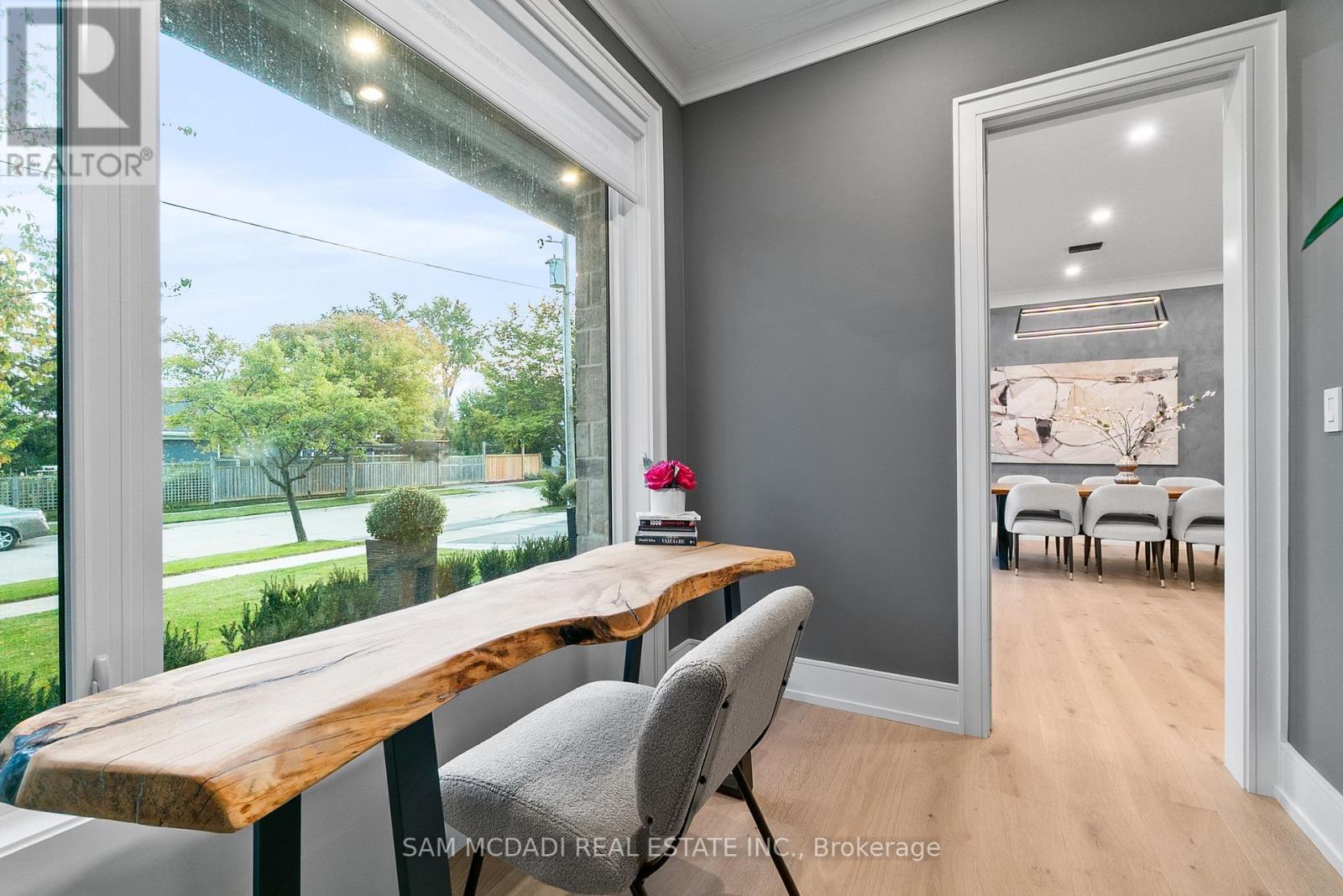 1509 Pembroke Drive, Oakville (Cp College Park), Ontario  L6H 1V6 - Photo 6 - W12404802