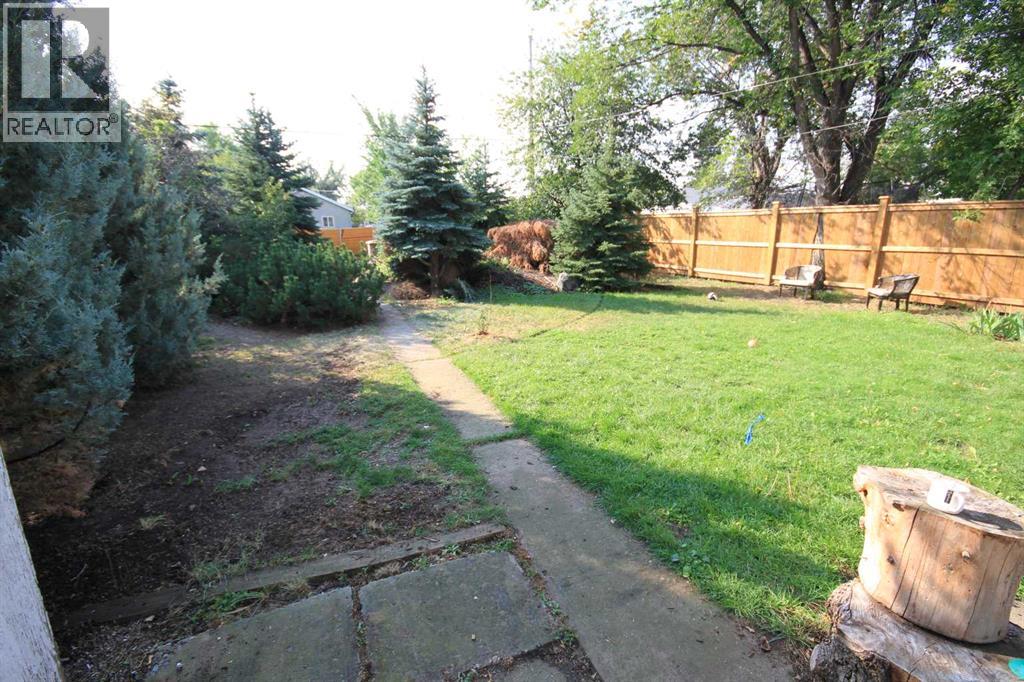 Property at 5052 44 Avenue image 3
