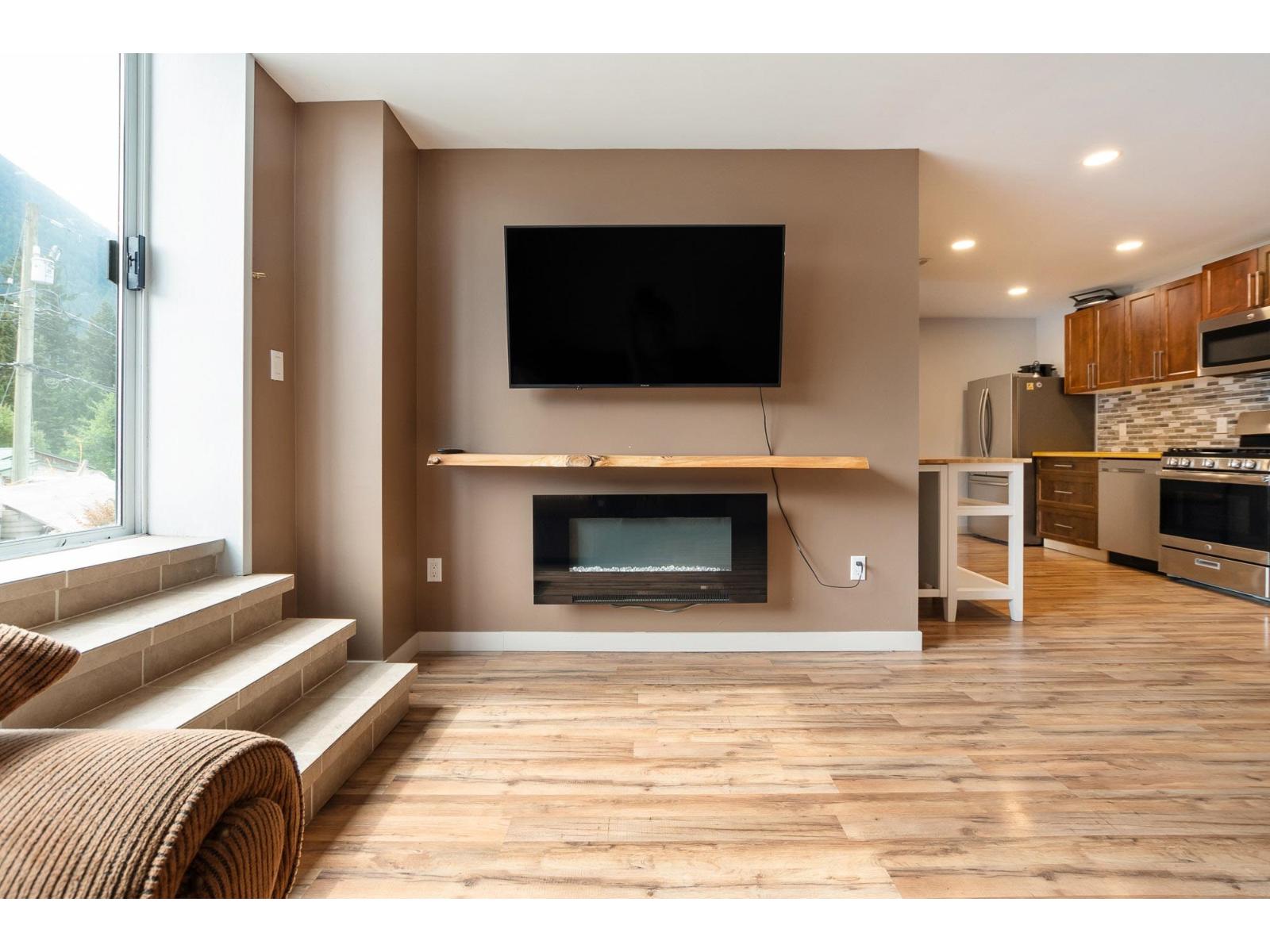 584 Wallace Street, Hope, Hope, British Columbia  V0X 1L0 - Photo 32 - C8072179