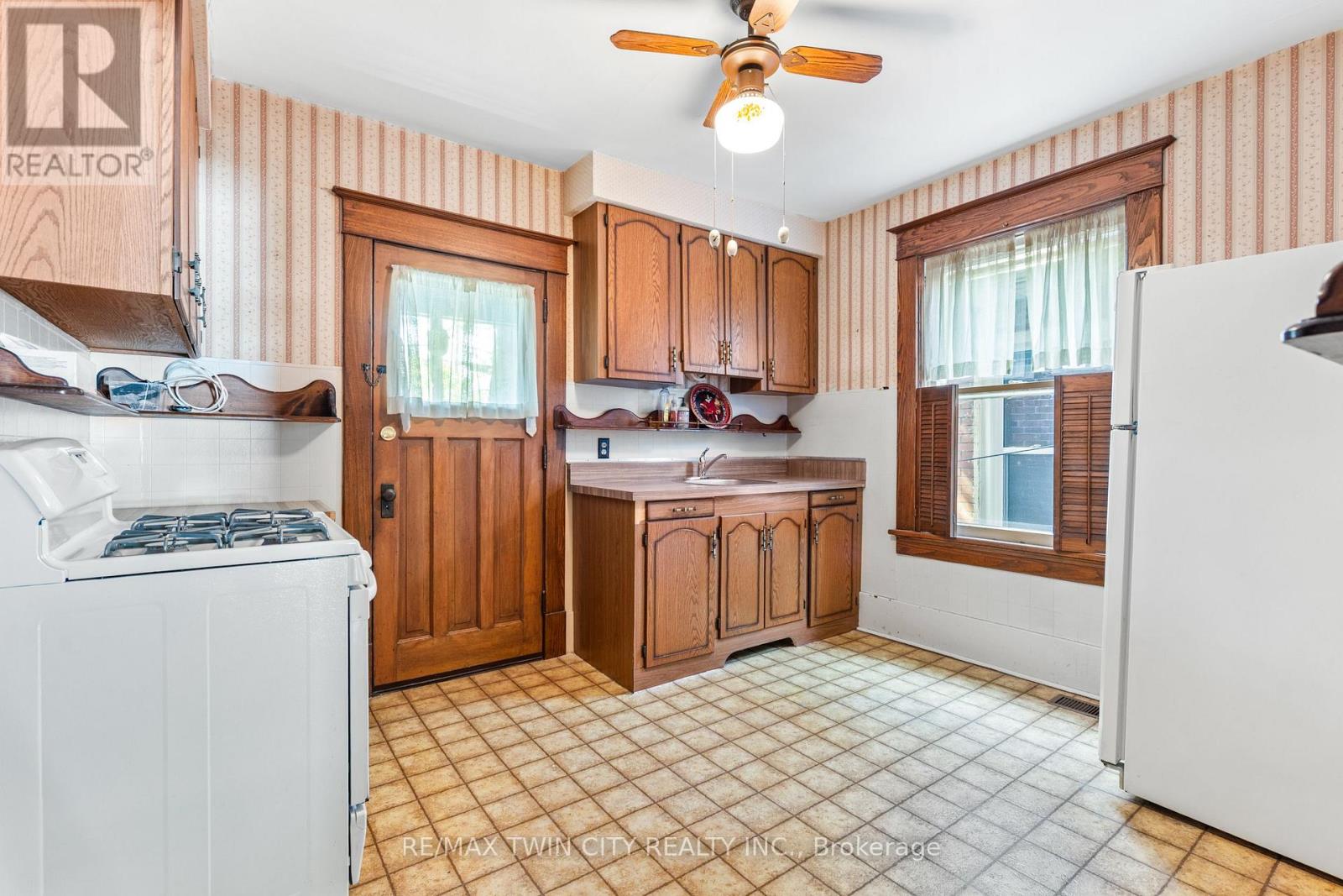43 Mcnaughton Street, Cambridge, Ontario  N1R 1Z2 - Photo 14 - X12404777
